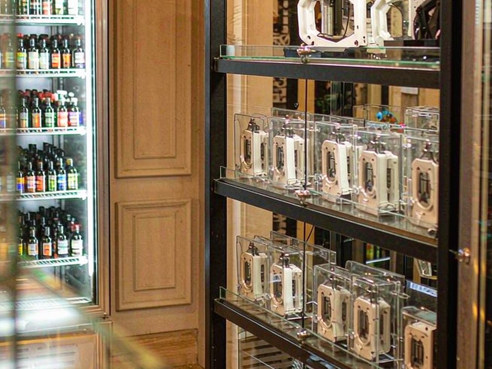Wholesale Aeku devices — 2026